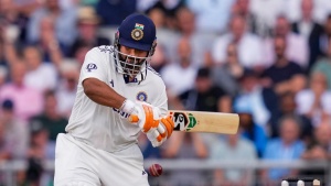 Tiêu đề: Goenka Hails Pant's Grit: LSG Owner Salutes Injured Batter's Resilience in Manchester Test