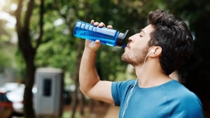 Are Electrolyte Powder Drinks Safe? Weighing the Benefits and Hidden Risks of Rapid Hydration
Alternatively:
Electrolyte Powders: Unpacking the Pros, Cons, and Potential Health Risks of This Popular Hydration Trend