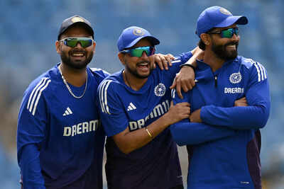 Kuldeep Yadav with teammates, a possible game-changer for the second Test.