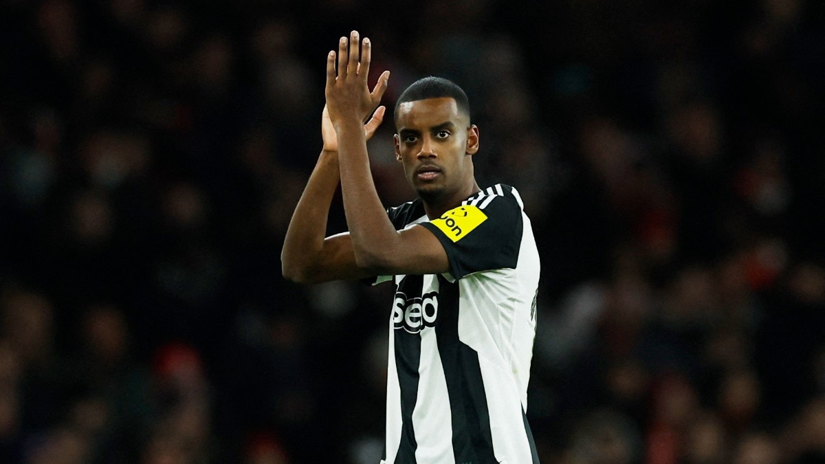 Alexander Isak in action for Newcastle United